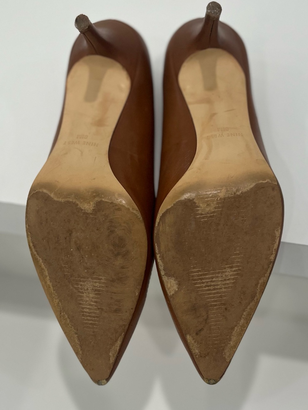 NINE WEST MARGOT Cognac Leather Pumps, Size 8.5 - Picture 7 of 7